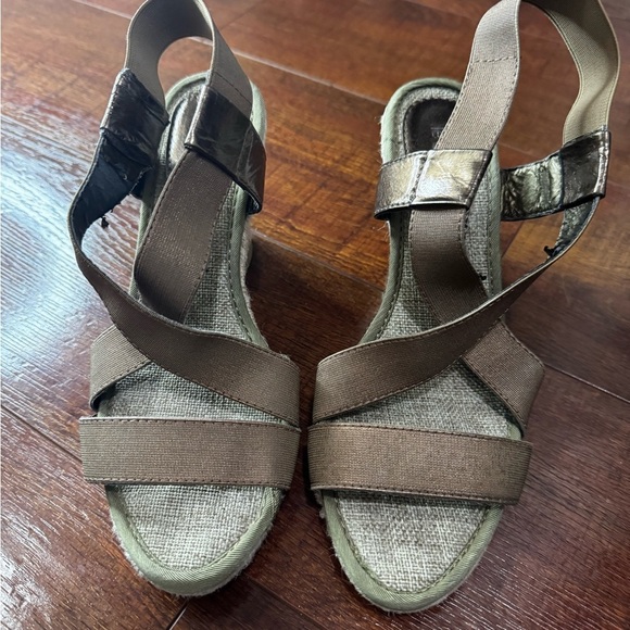 Chic Brown Wedge Shoes with Cushioned Footbed - Picture 4 of 5